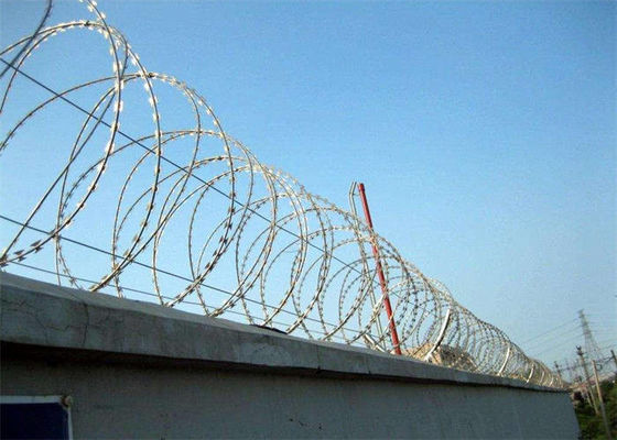 Wire Razor Single / Double Spiral Razor Wire Coil yang tahan lama